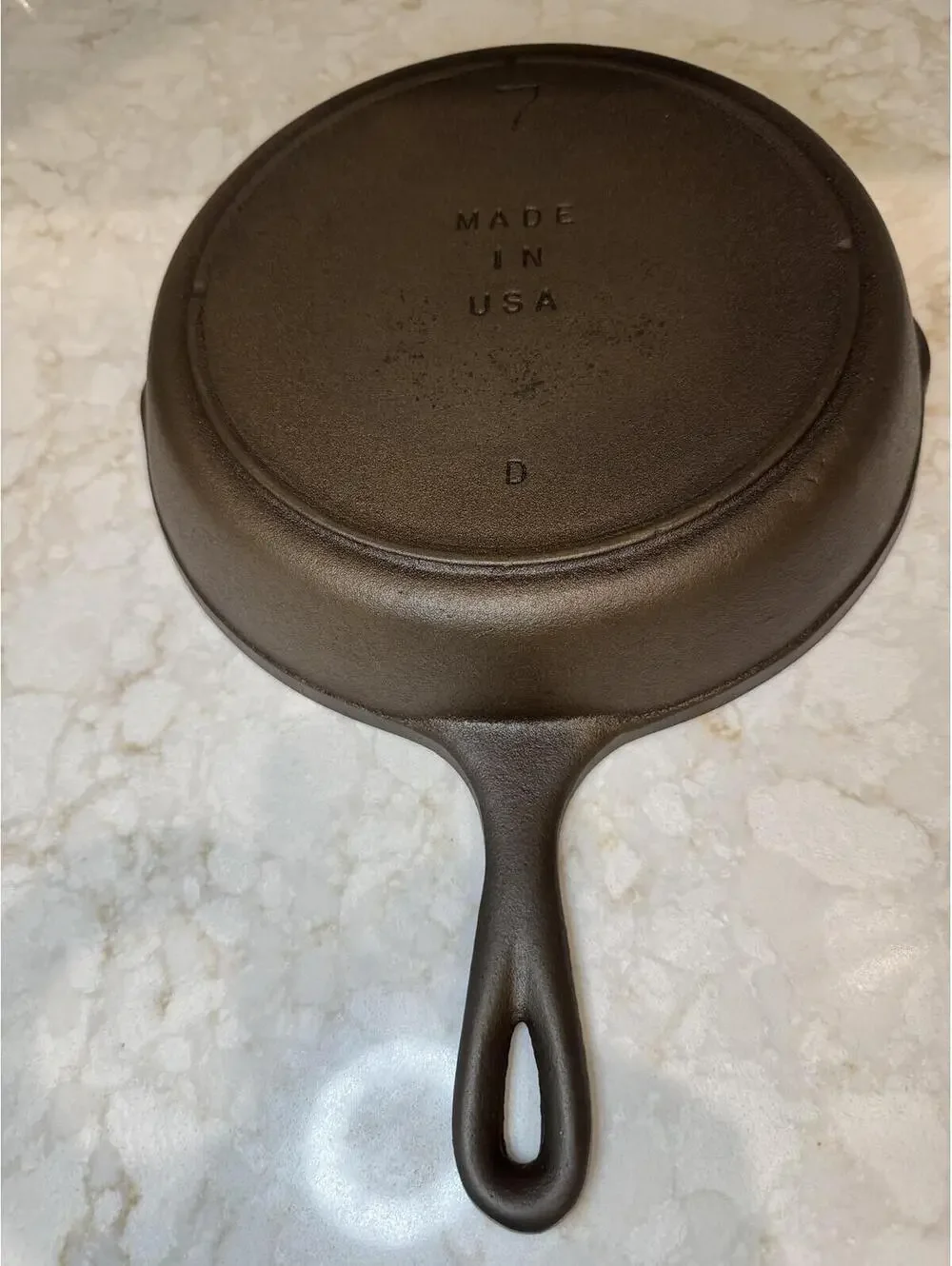 Vintage Cast Iron Skillet no 7  Unmarked Lodge 3 Notch  Restored And Seasoned